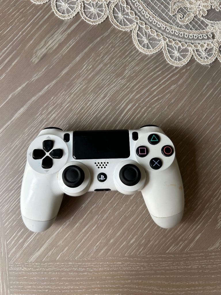 Sony PS4 Controller – White, Good Condition