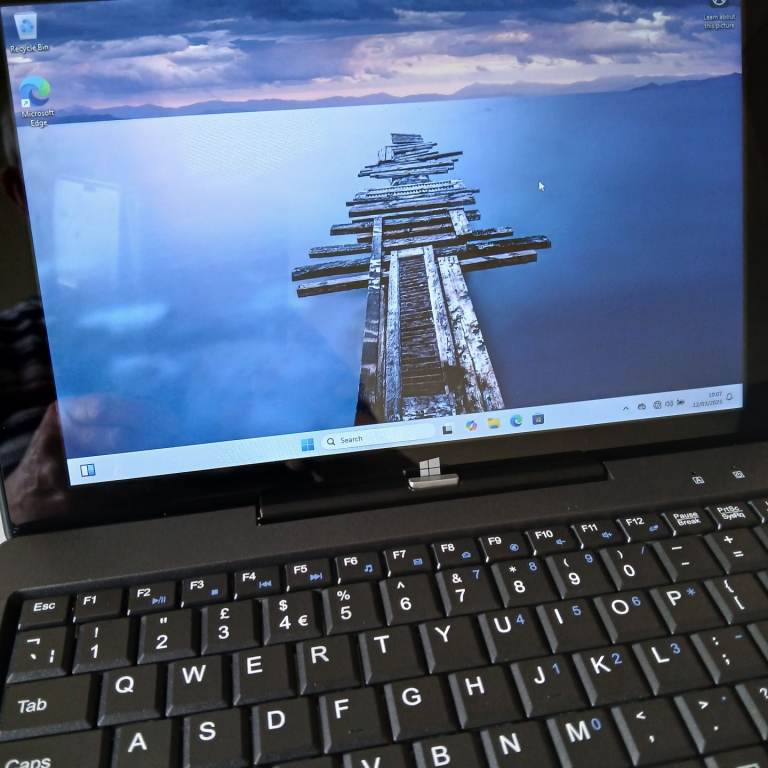 Dynabook Sat Pro Tablet Computer Windows 11 Pro.