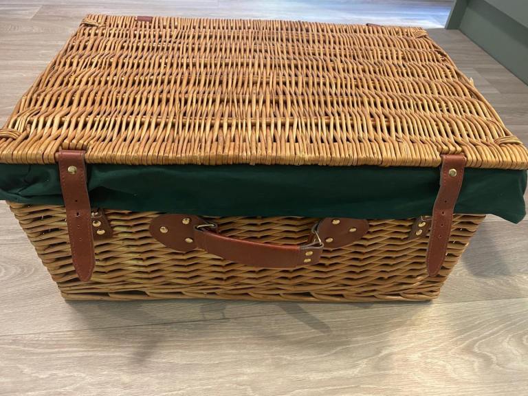 Wicker picnic basket