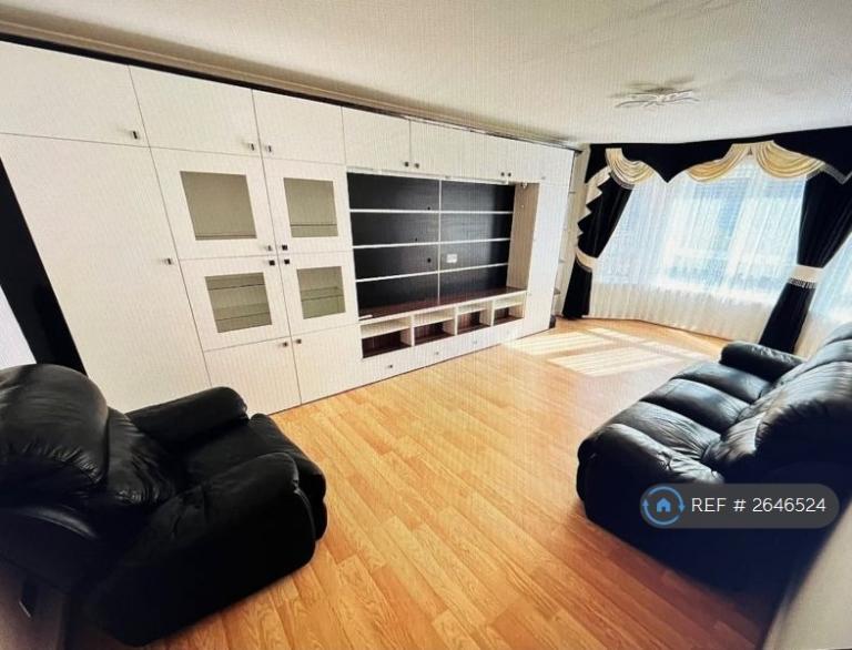 2 bedroom flat in Hera Court, London, E14 (2 bed) (#2646524)