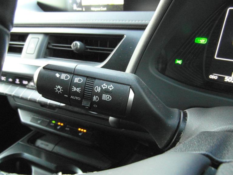 2020 Lexus UX 2.0 250h Premium SUV 5dr Petrol Hybrid E-CVT Euro 6 (s/s) (184 ps) ESTATE Petrol/El...