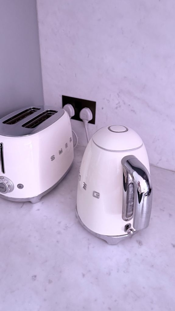 SMEG Cream Toaster and Kettle Set – Good Condition