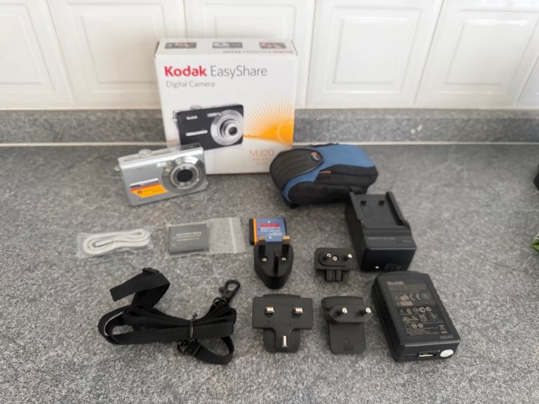 Kodak M320 Digital Camera – Excellent Condition + Full Bundle (Boxed)