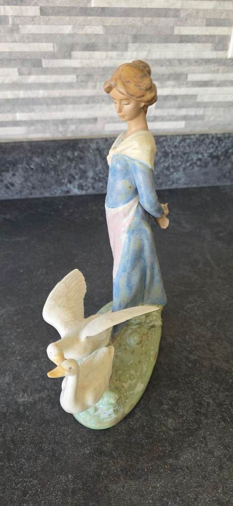 Lladro ornament swan lady 
