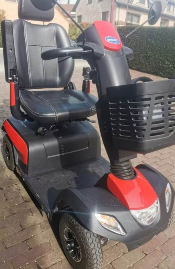 Larger invacare mobility scooter good condition can dsliver ¹