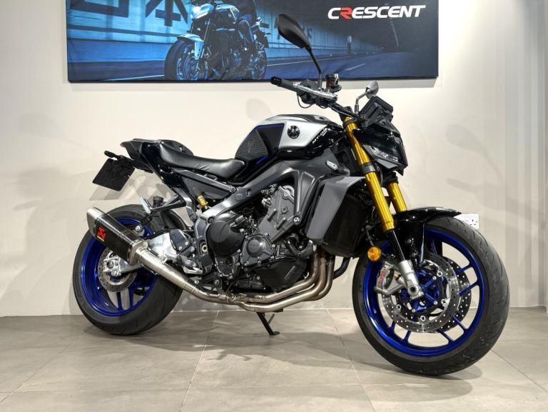 FULL AKRAPOVIC SYSTEM WITH CARBON CAN & WOOLICH TUNE