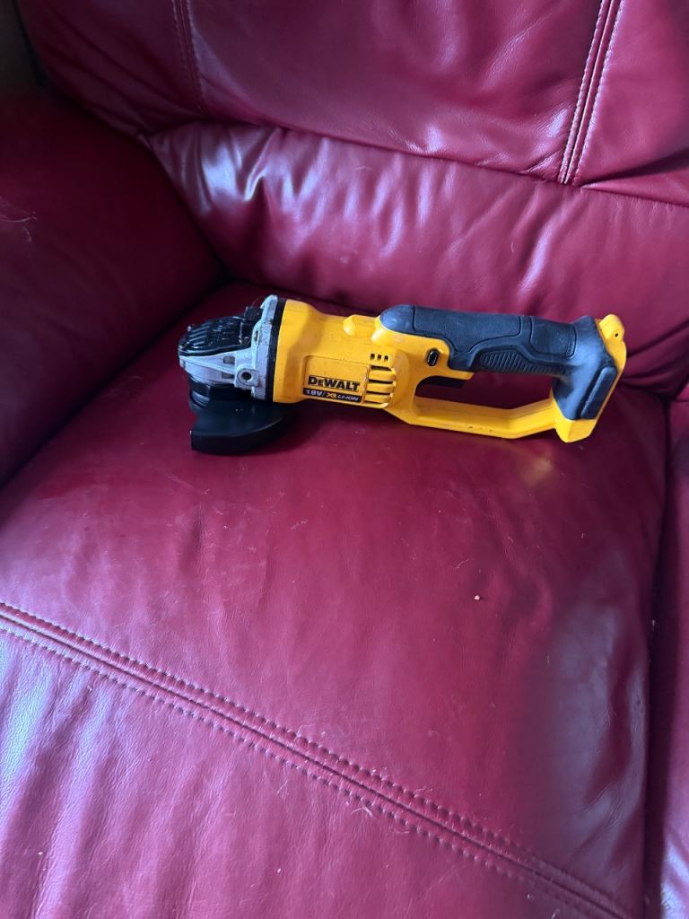 DeWalt 18V XR Li-ion Angle Grinder – Good Condition