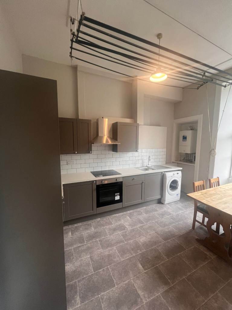 Albany Lettings present this furnished 5 bedroom HMO flat in Bruntsfield. 50% off first months rent 