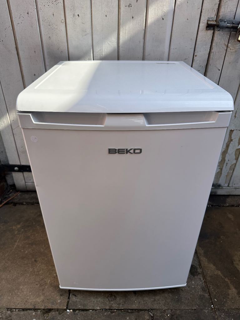 Beko Undercounter Fridge with Small Freezer Compartment – Good Condition