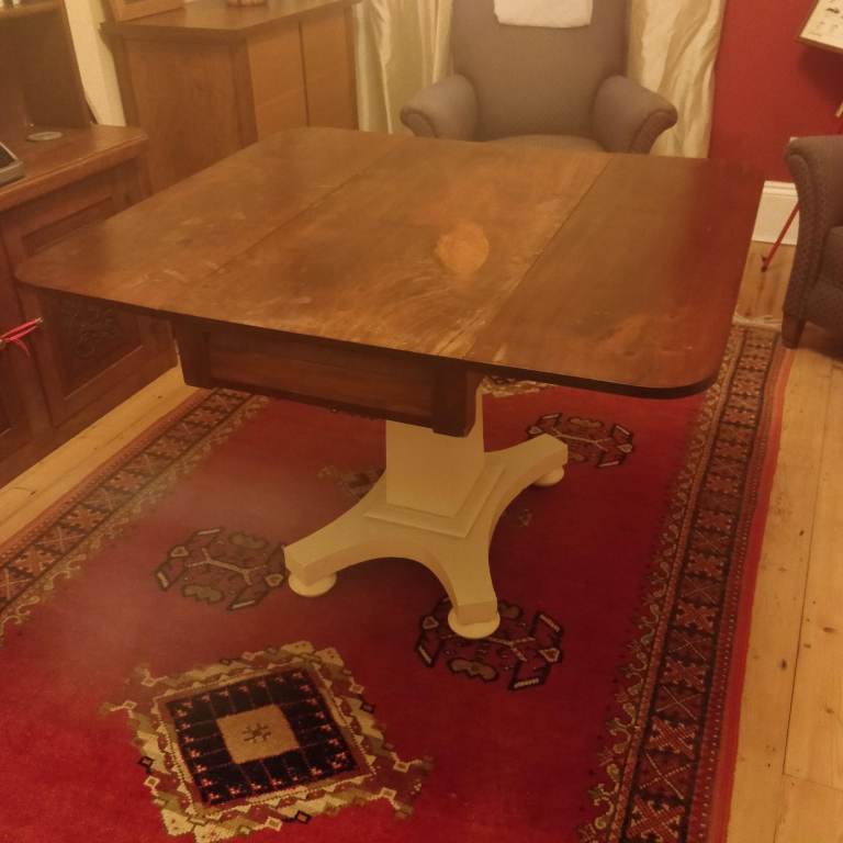 Lovely vintage small dining drop-leaf table 