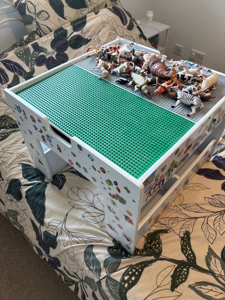 Lego table with animals 