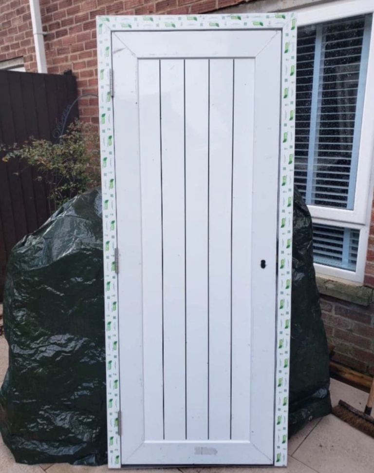 3 x External Door with Frame (2x handle on left 1x handle on right) – Brand new Condition