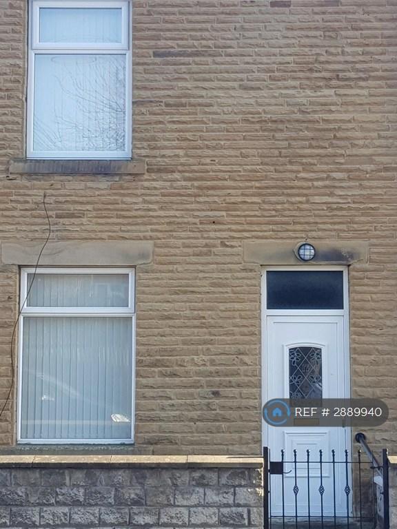2 bedroom house in Batley, Batley, WF17 (2 bed) (#2889940)