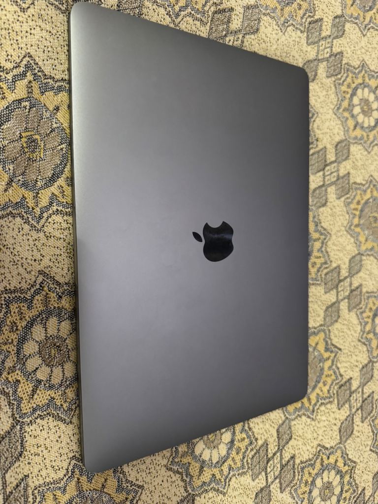 Apple MacBook Pro 2019 13" Touch Bar - Intel Core 15 8GB 256GB SSD