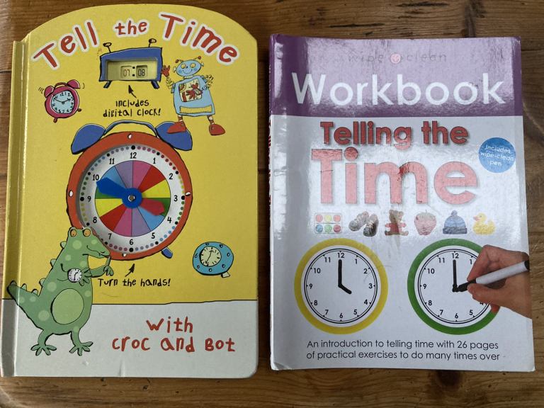 Tell the time - bundle of 2 books 