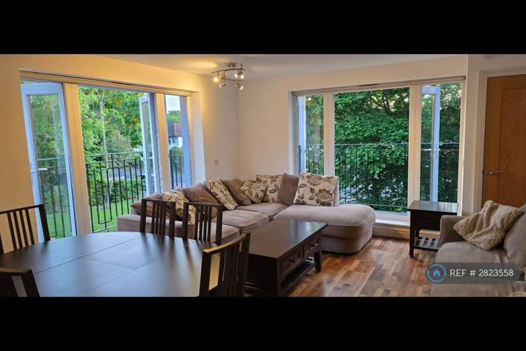 2 bedroom flat in Bower House, Ruislip, HA4 (2 bed) (#2823558)