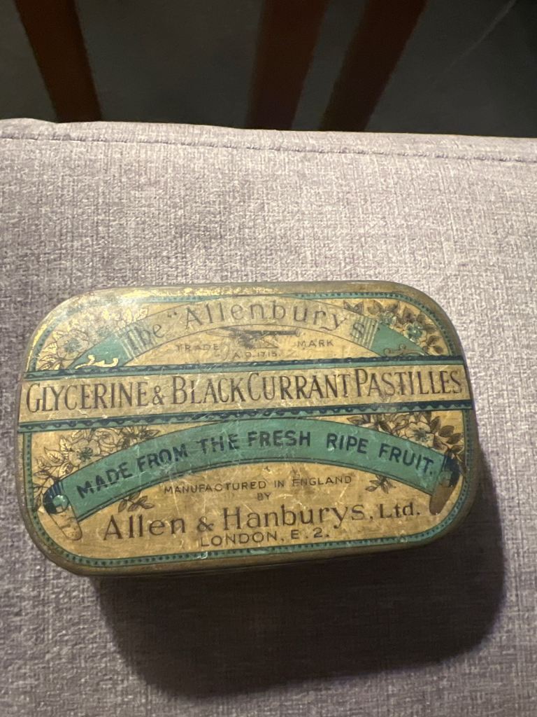 VINTAGE ALLEN & HANBURY GLYCERINE & BLACKCURRANT PASTILLE TIM