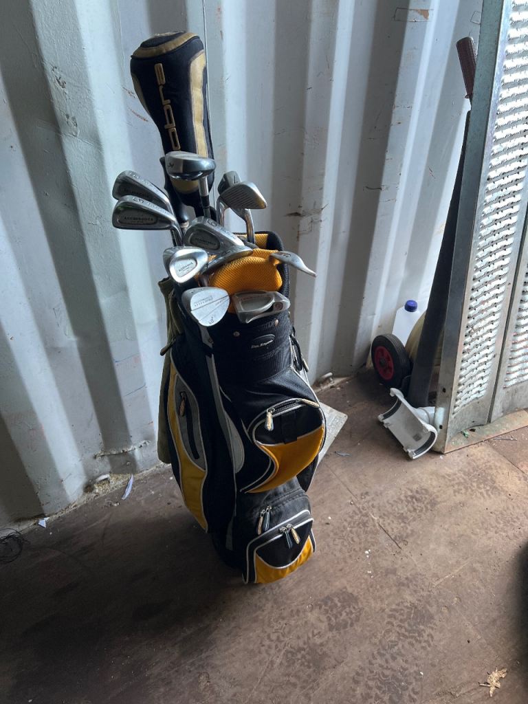 Ben Sayers golf clubs inc bag 