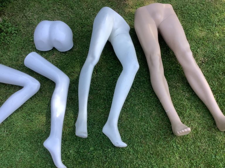 FREE! SMALL JOB LOT OF MANNEQUIN PARTS. FREE!