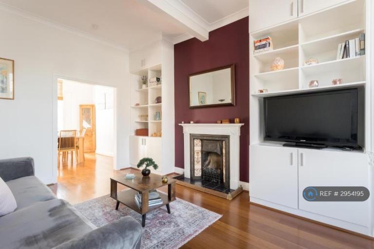 2 bedroom flat in Prince Of Wales Road, London, NW5 (2 bed) (#2954195)