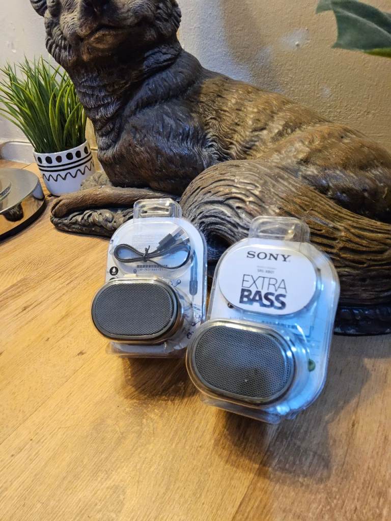 2 X SONY BLUETOOTH SPEAKERS.  MODEL .   SRS XB01.    