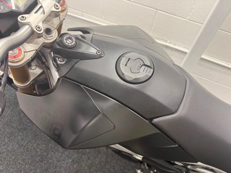 APRILIA DORSODURO 750 ** LOW MILEAGE - JUNE 2026 MOT **