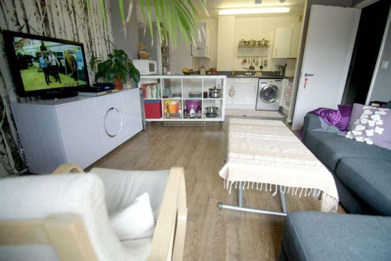 A Bright one Bedroom flat for rent located in Limehouse E1W 3AJ