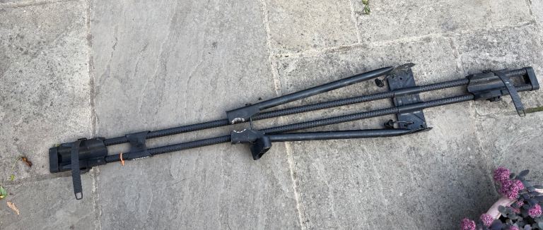 Thule Black Metal single Bike carrier for car roof  Rack for Car – Good Condition