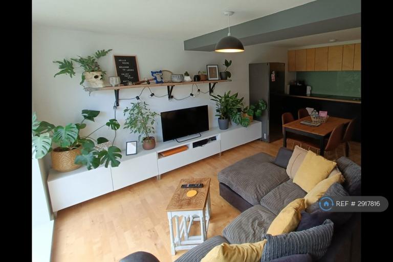 1 bedroom flat in The Avenue, Leeds, LS9 (1 bed) (#2917816)