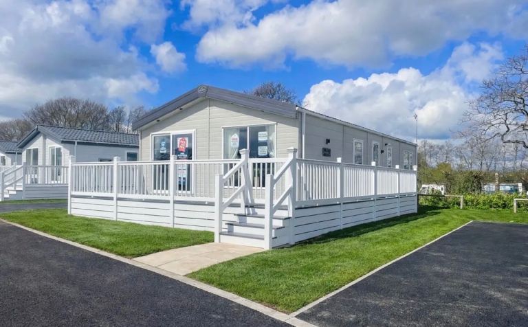 LODGE FOR SALE - CARAVAN AT BROADLAND SANDS IN CORTON