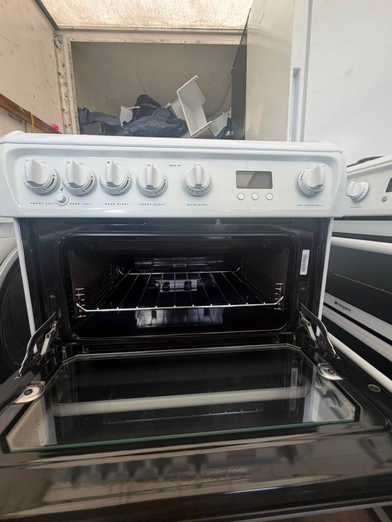 White Freestanding Electric Oven Cooker – Good Condition