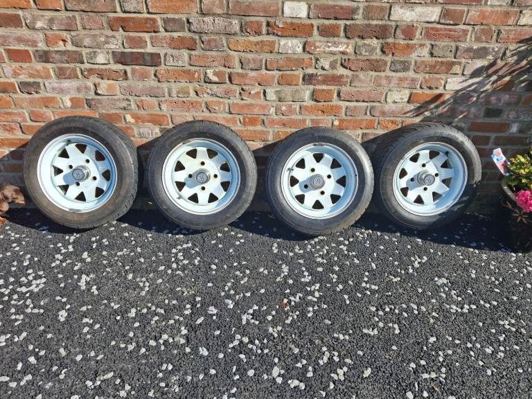 VINTAGE VW BEETLE RIMS & TYRES WITH MIDDLE INSERTS 