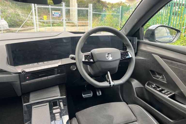 2025 Vauxhall Astra 54kWh Ultimate Hatchback 5dr Electric Auto (156 ps) Hatchback Electric Automatic