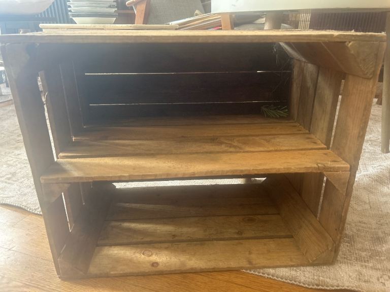 Vintage Apple crate with shelf 