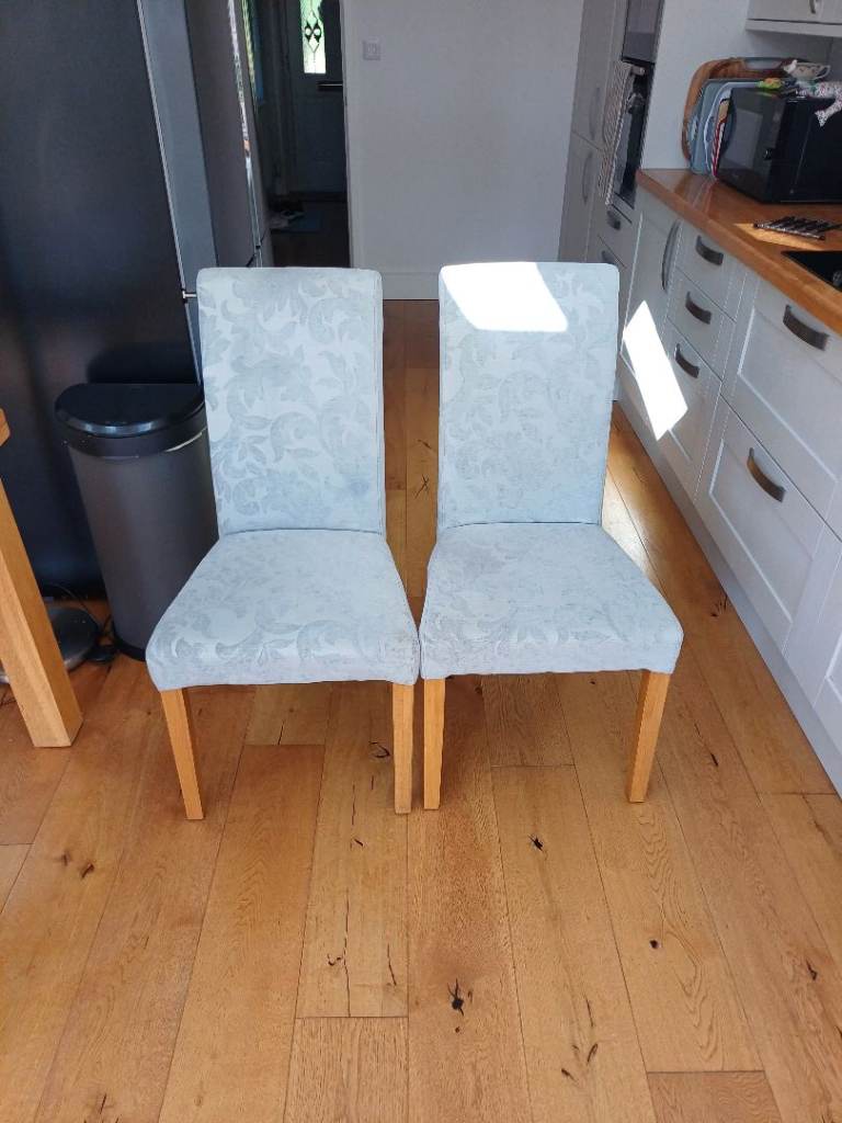 Extending oak table and chairs