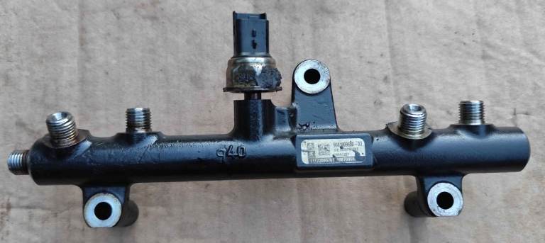 Ford Mondeo Mk4.5 2.0 Diesel Fuel Injector Rail 9681909680 £10