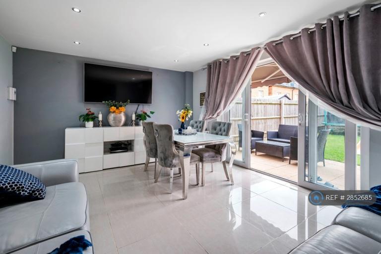 4 bedroom house in Rainbow Road, Erith, DA8 (4 bed) (#2852685)