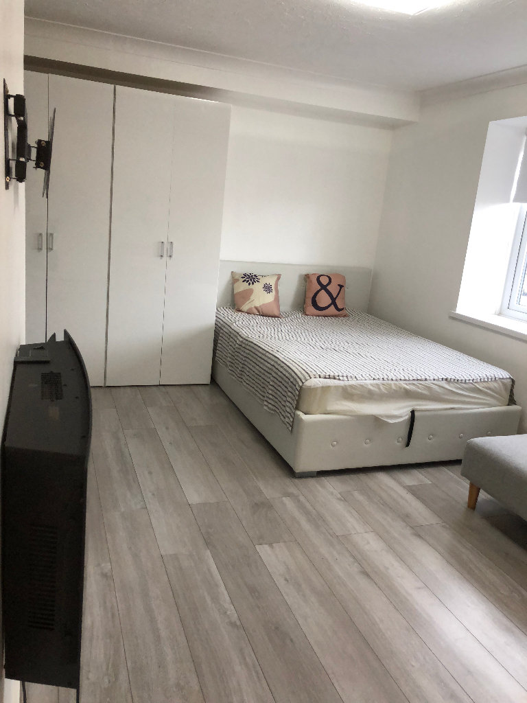 BEAUTIFUL STUDIO APARTMENT AVAILABLE FOR RENT IN FELTHAM