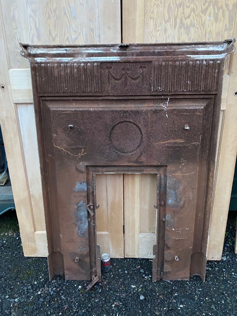 Large Victorian / Edwardian cast iron fireplace 