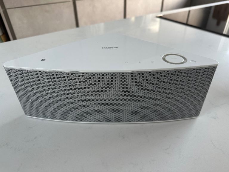 Samsung M5 Bluetooth speaker, not Sonos Bose