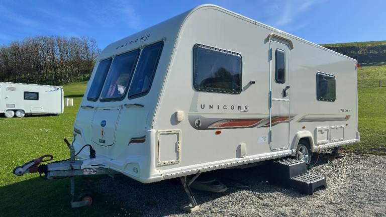 2010 Bailey Unicorn Valencia Caravan with Air Awning