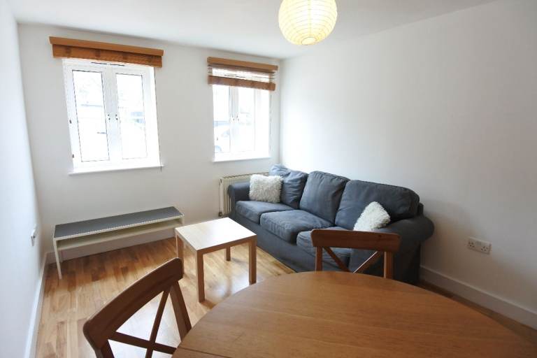Ground floor 1 bedroom flat with parking space on West Hendon Broadway.