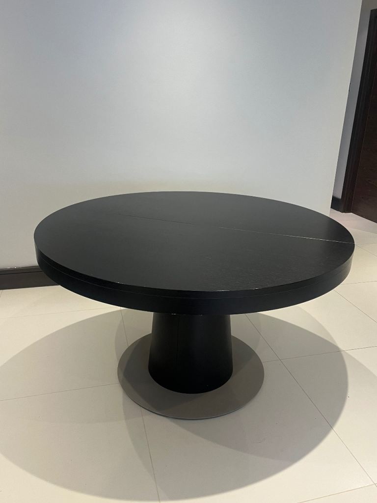 BoConcept Engineered Wood Extendable Round Tabls