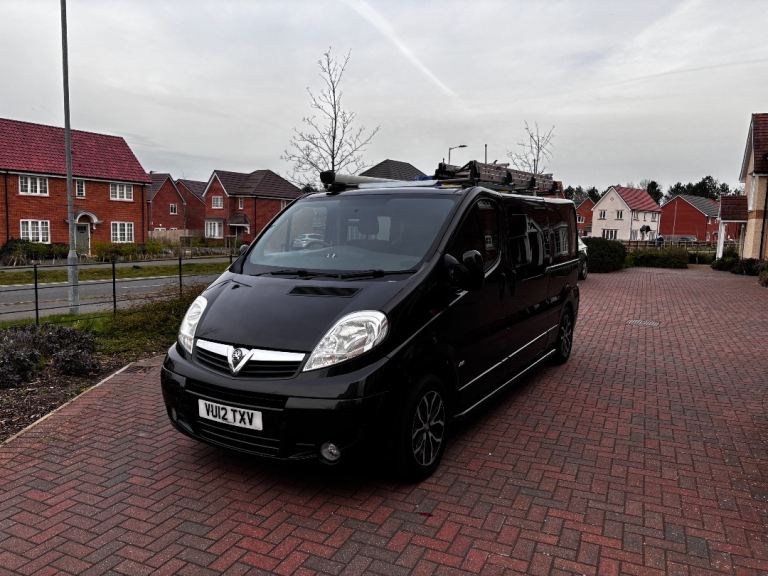 Vauxhall Vivaro 6 seater crew cab / van. NO VAT 12 Months MOT