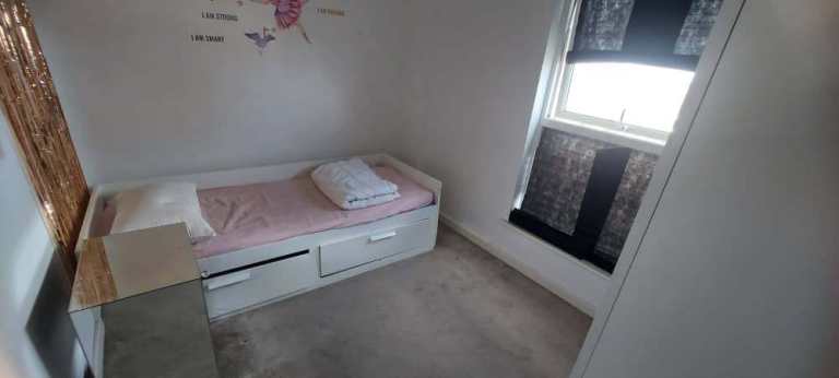 Spacious Room Available in Friendly Flat Share – Wood Lane, Dagenham 