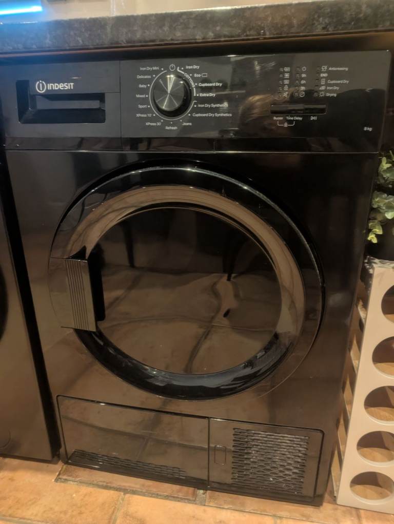 Indesit 8kg Black Tumble Dryer – Good Condition