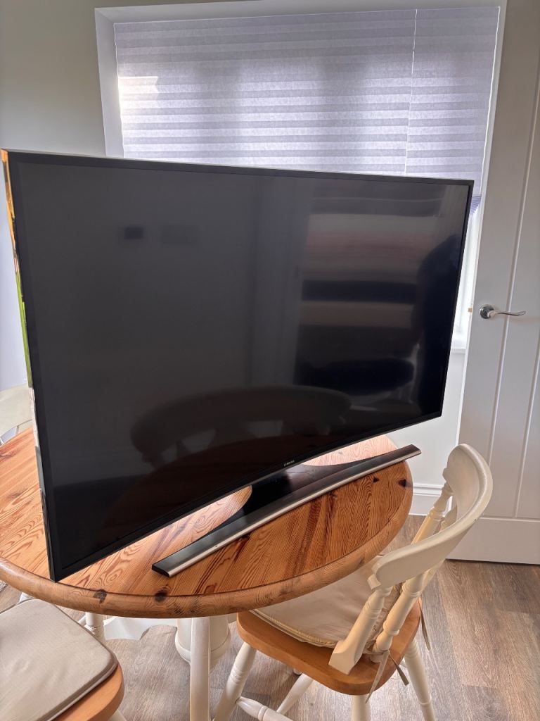 Samsung TV 48 inch curved 