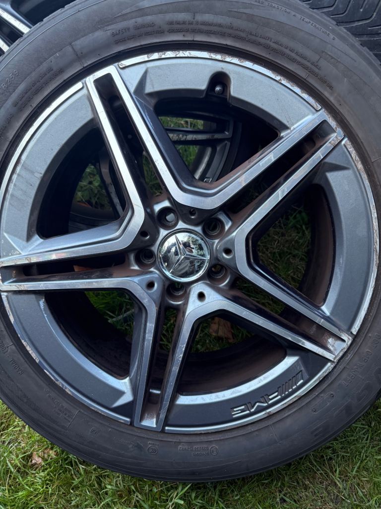 Mercedes alloy wheel 235/55/19