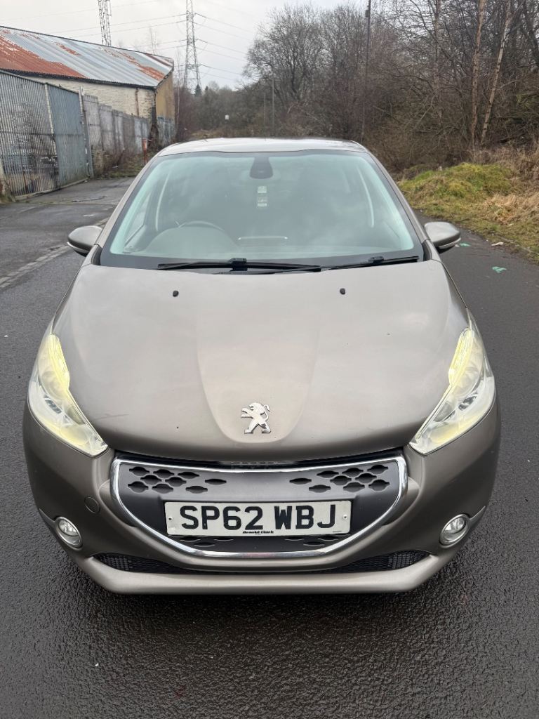 Peugeot, 208, Hatchback, 2012, Semi-Auto, 1398 (cc), 5 doors