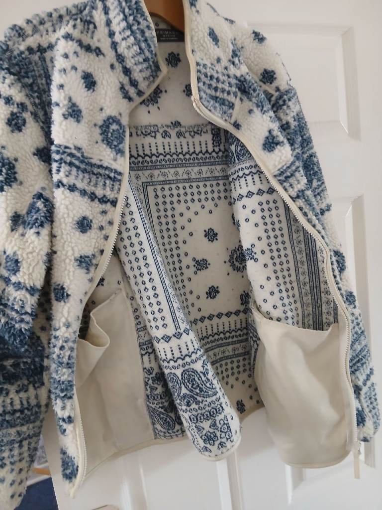 Cosy Fleece Jacket with Patterned Lining – Good Condition